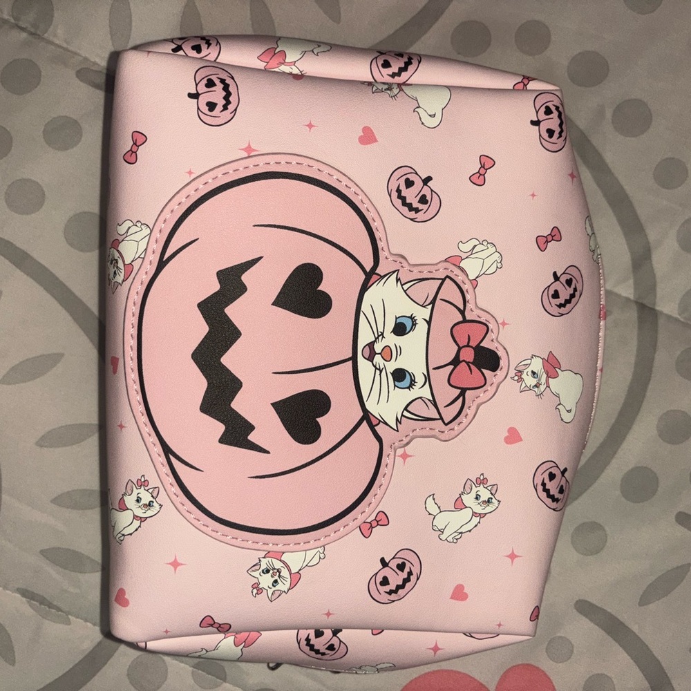 Box Lunch Marie Makeup bag - Picture 2 of 5